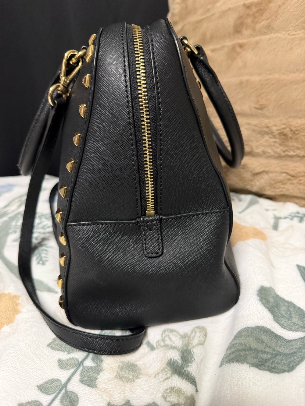 VNTG Michael Kors Cindy Large Studded Dome Satchel Crossbody Black Leather - Picture 6 of 8